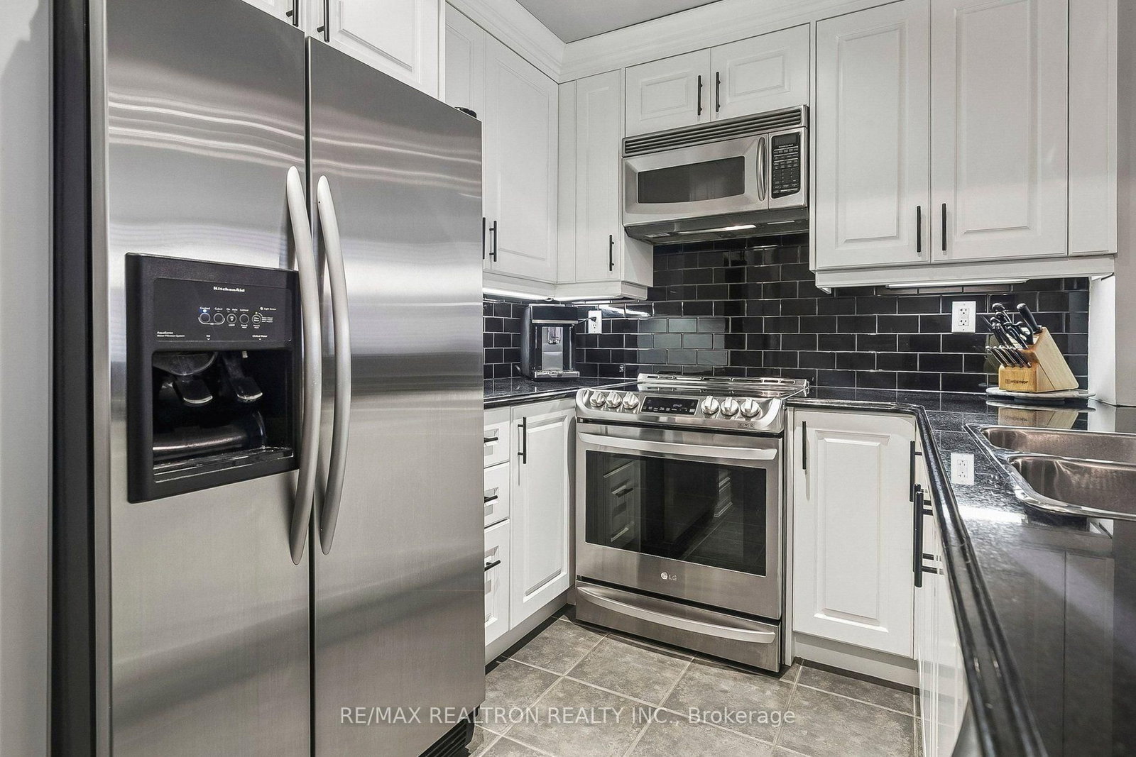 55 Delisle Avenue • #707 • Toronto, ON photo 9