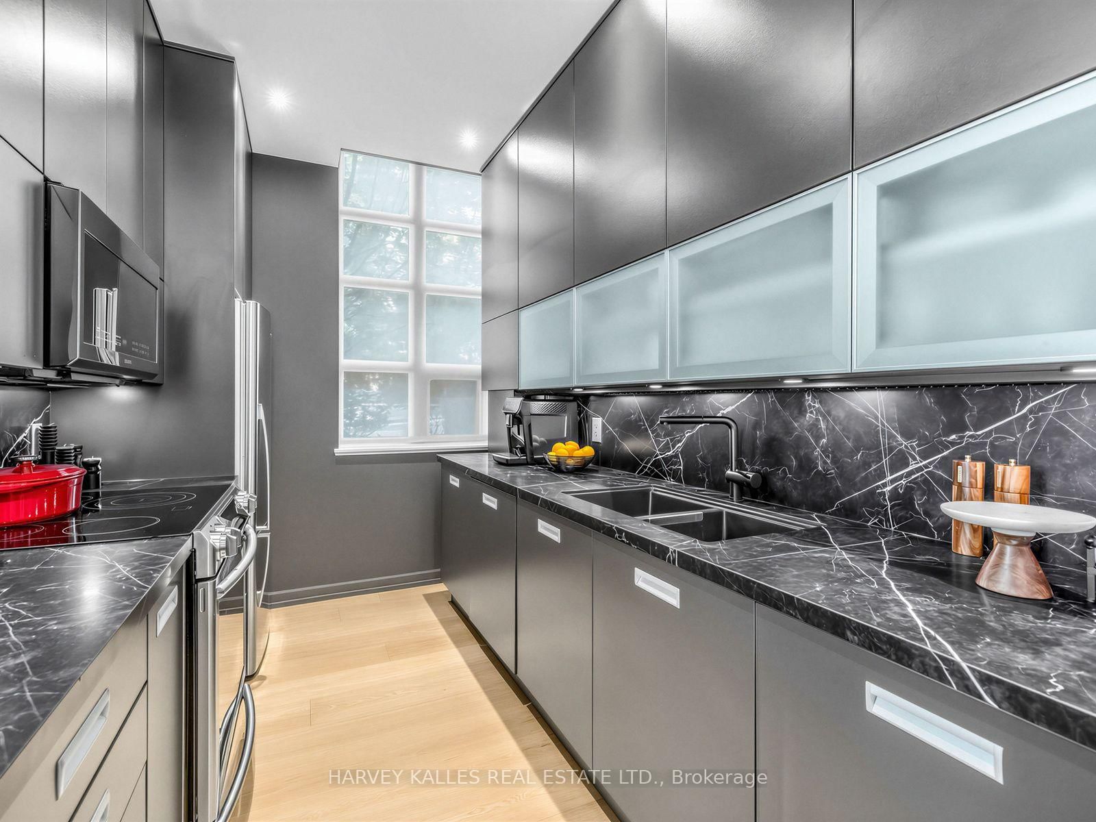 380 Macpherson Avenue • #106 • Toronto, ON photo 9