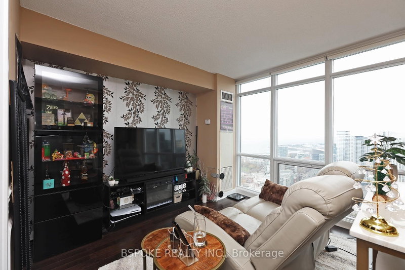 5016 - 11 Brunel Court