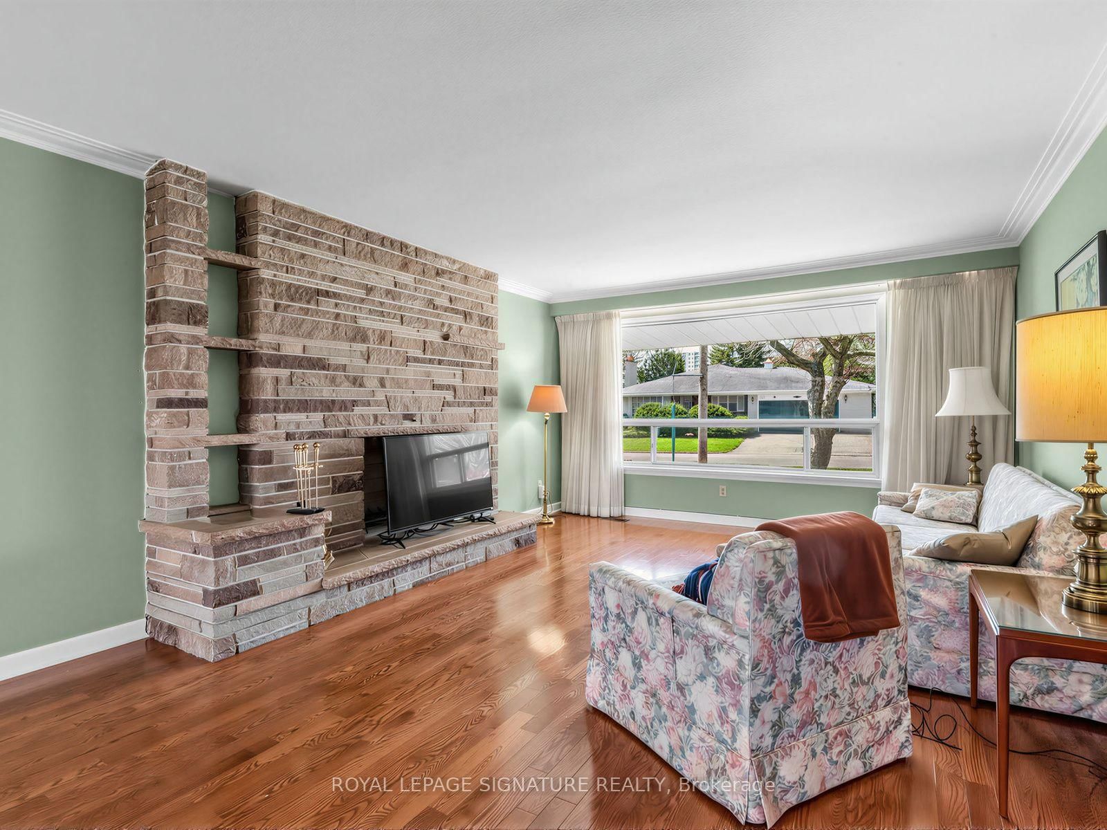 62 Dukinfield Crescent • Toronto, ON photo 6