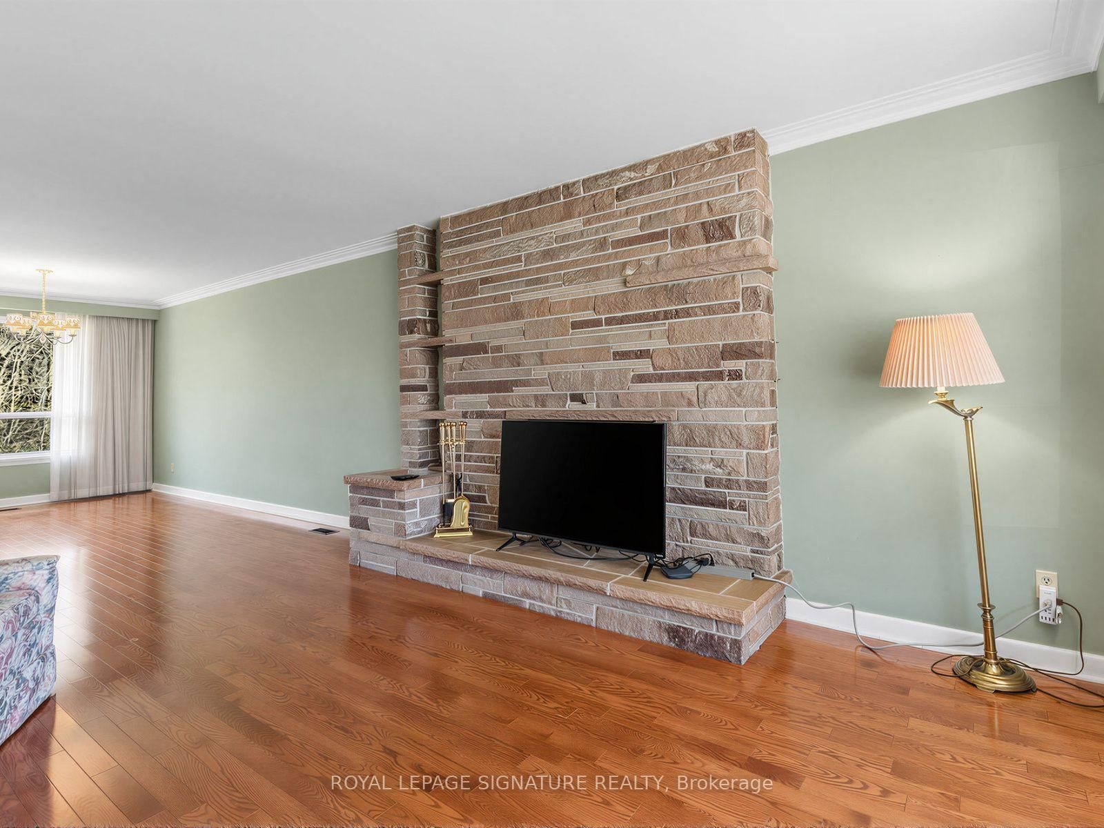 62 Dukinfield Crescent • Toronto, ON photo 8