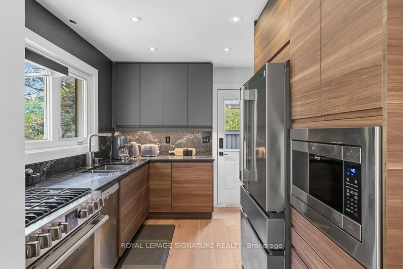 11 Yewfield Crescent