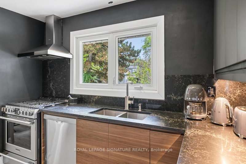 11 Yewfield Cres photo 5
