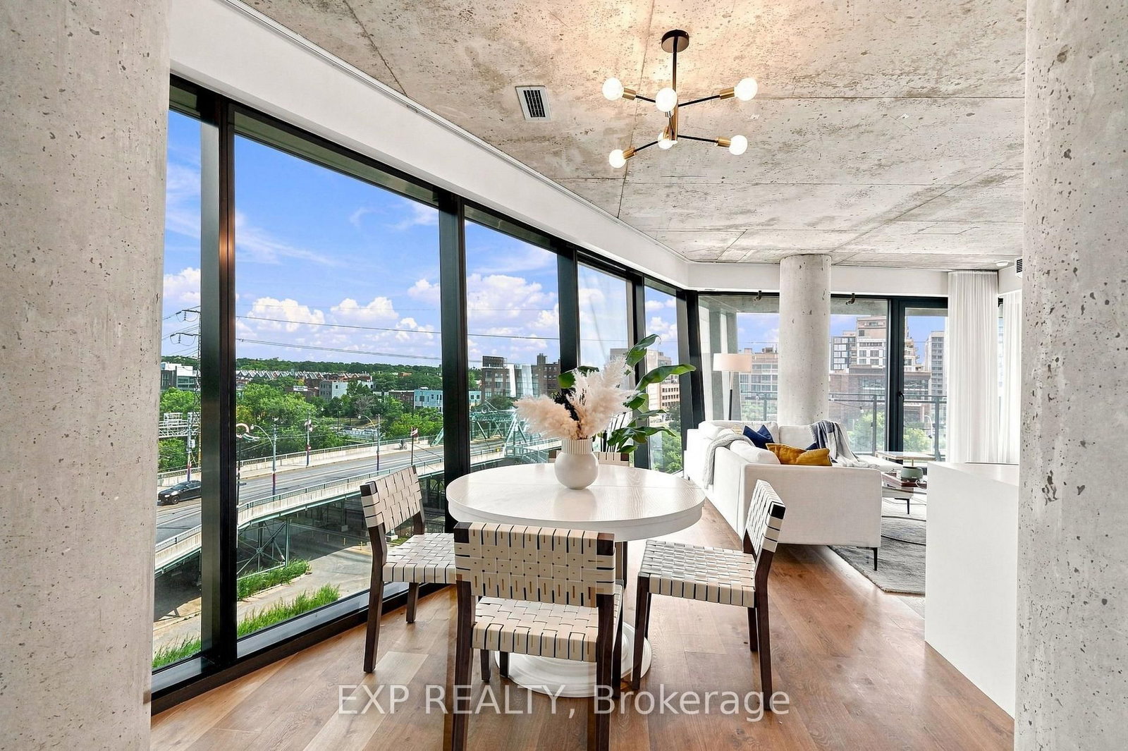 51 Trolley Crescent • #604 • Toronto, ON photo 11