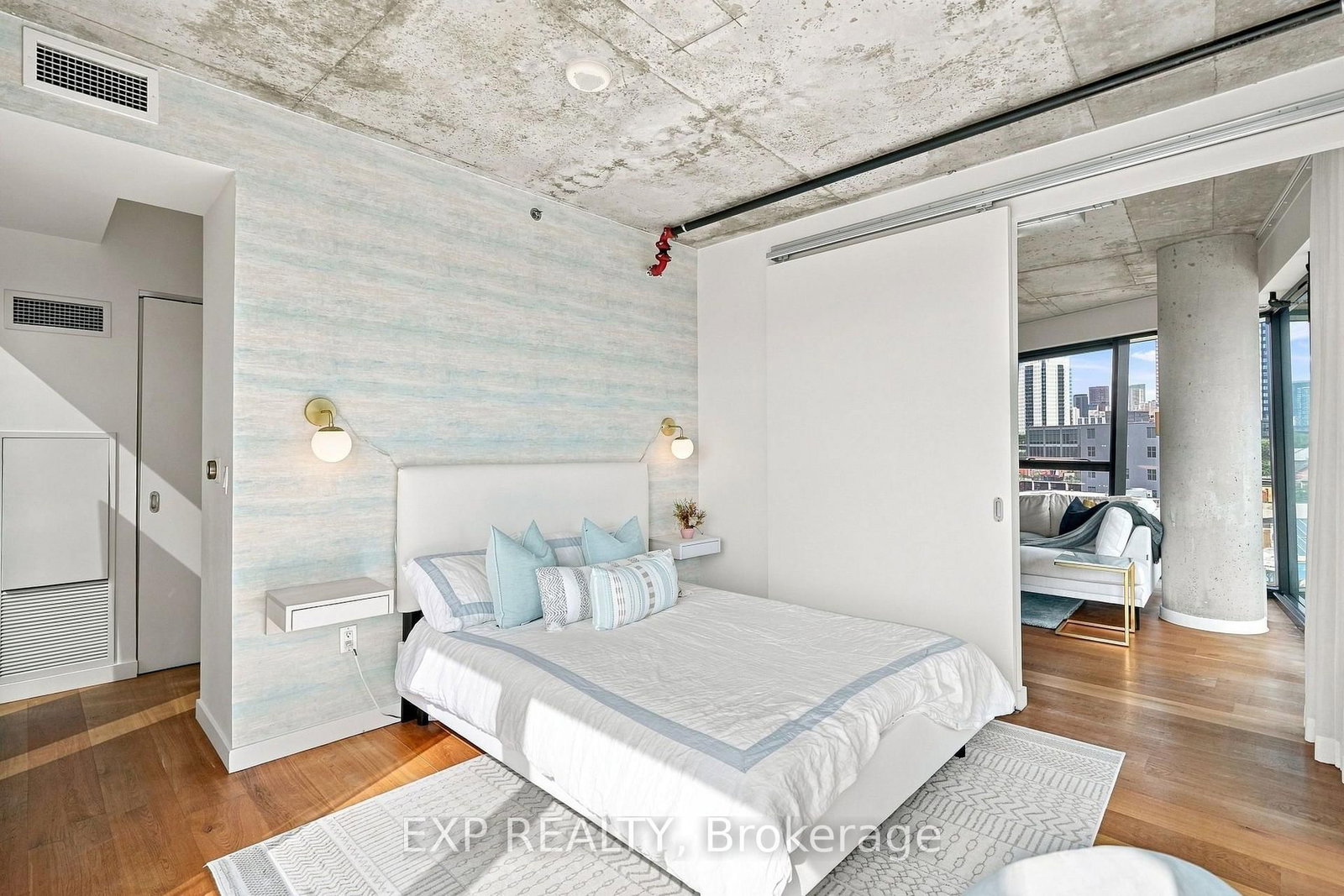 51 Trolley Crescent • #604 • Toronto, ON photo 17