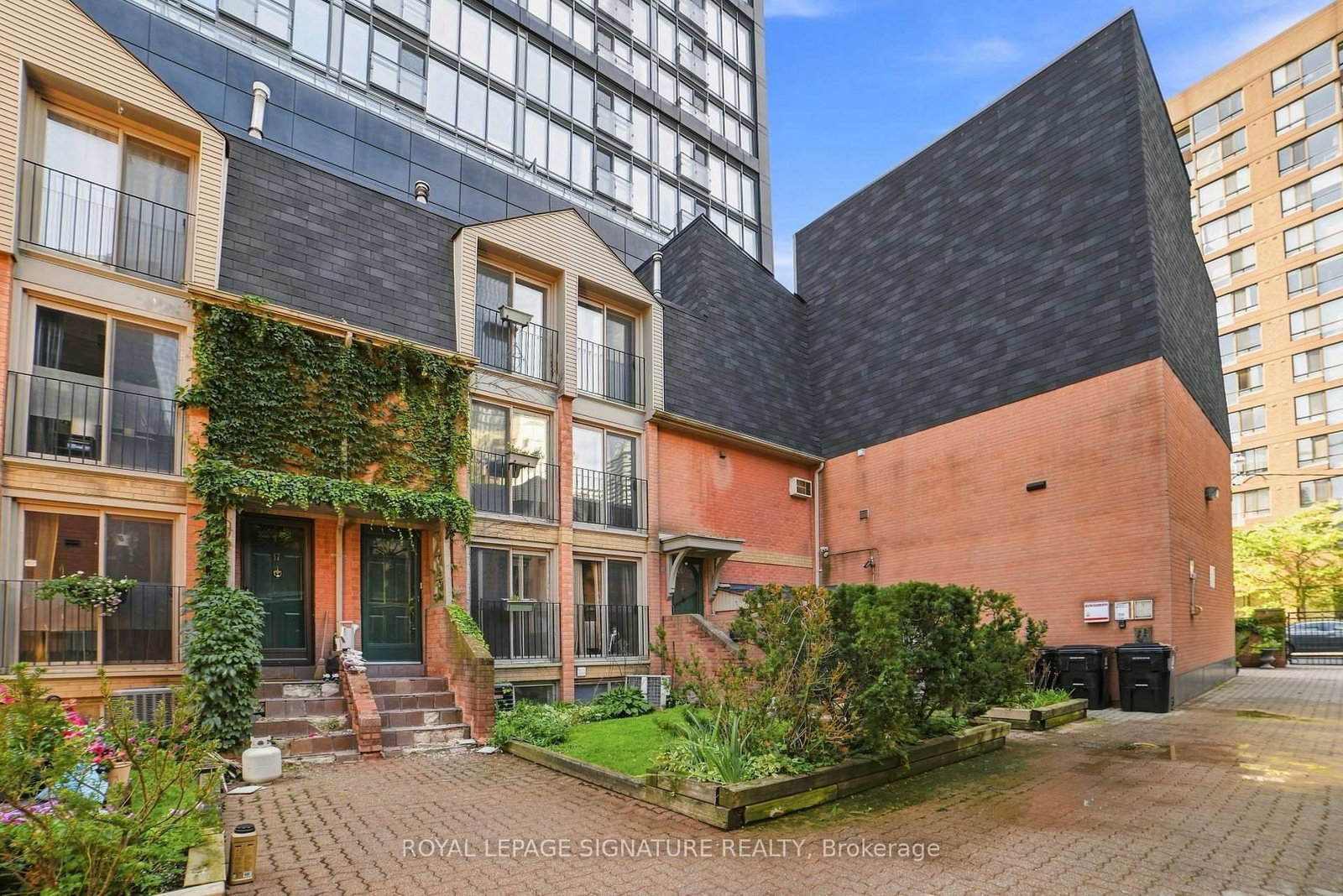 325 Jarvis Street • #18 • Toronto, ON photo 1