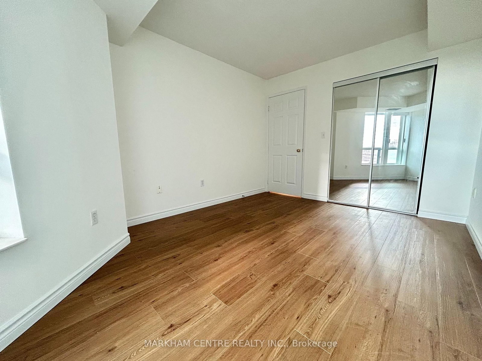 18 Pemberton Avenue S • #901 • Toronto, ON photo 16