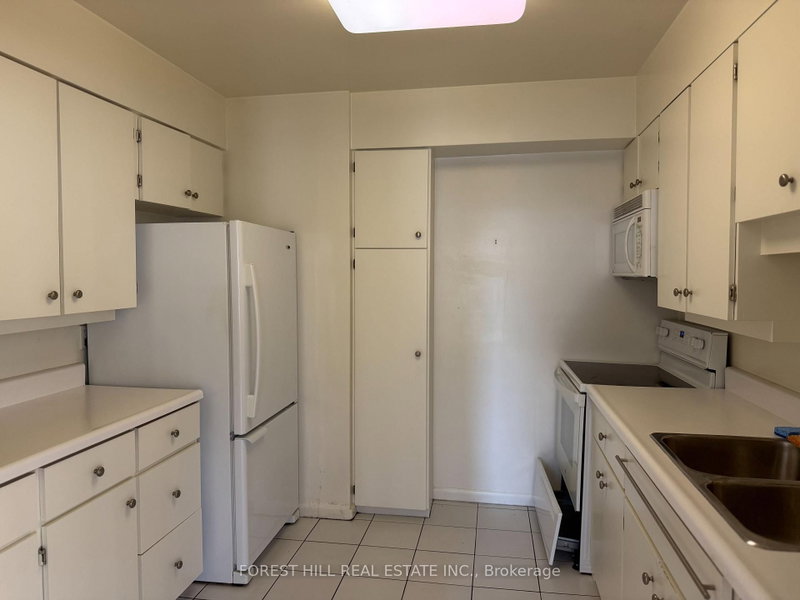 405 - 500 Avenue Road