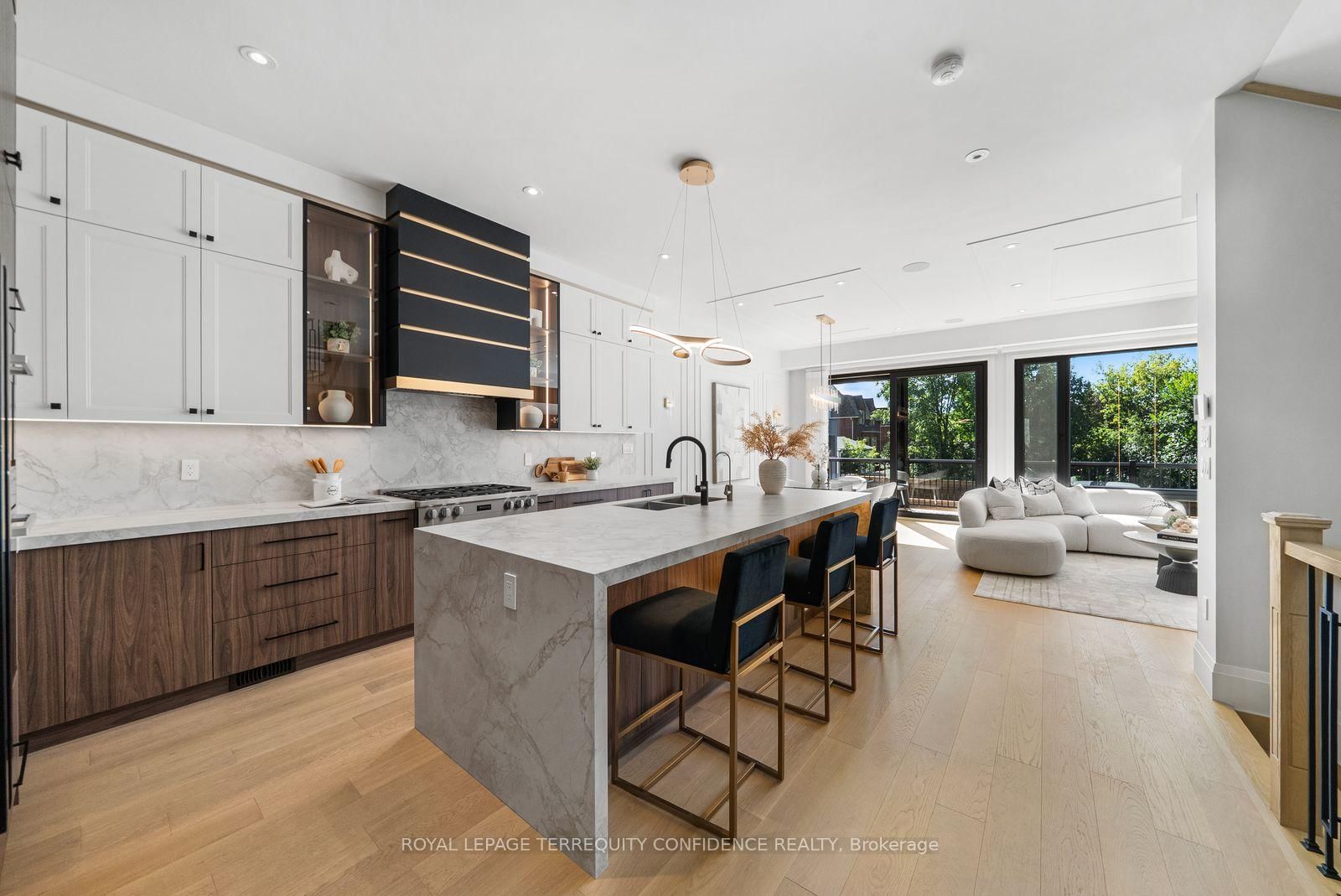 333 Horsham Avenue • Toronto, ON photo 19