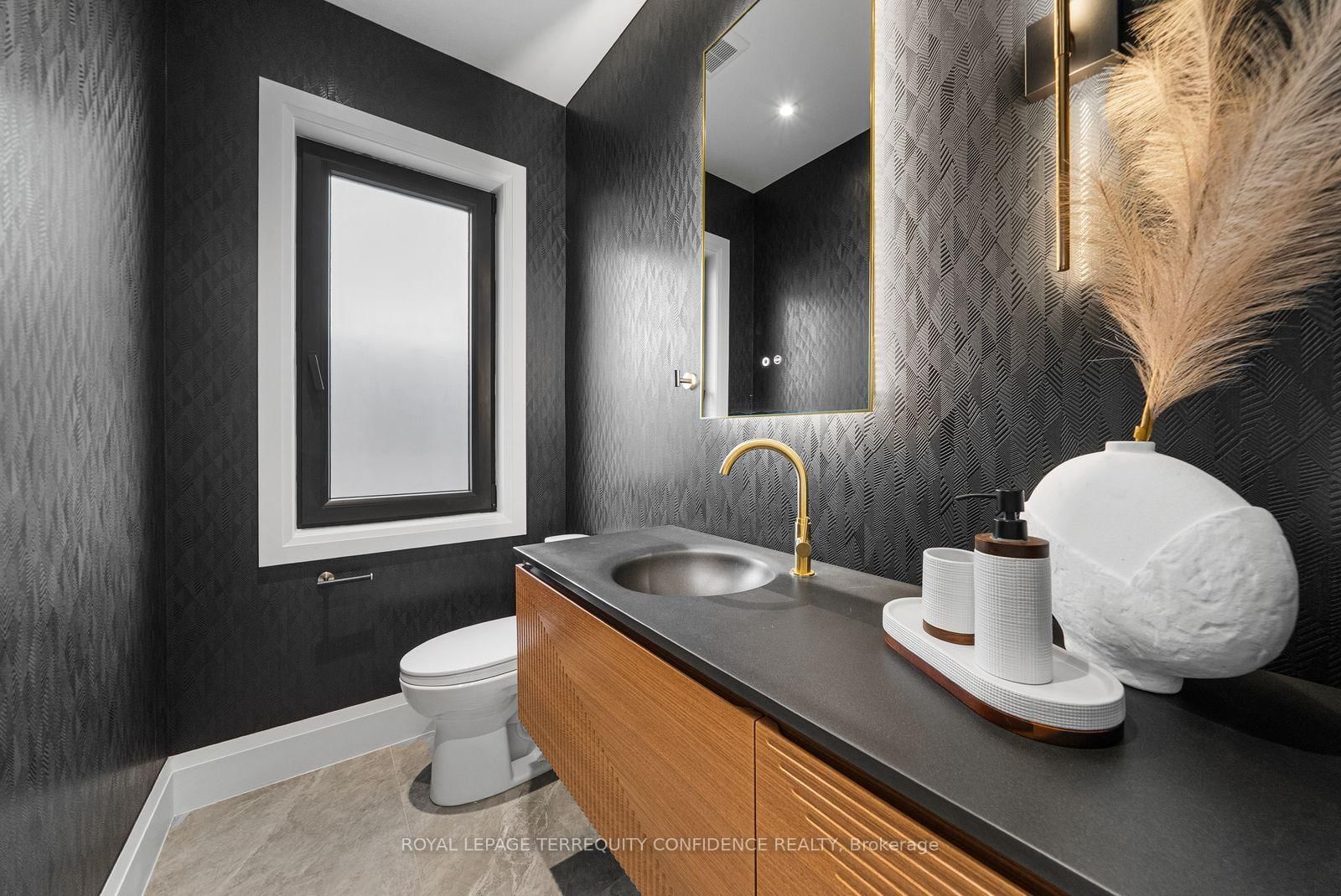 333 Horsham Avenue • Toronto, ON photo 20