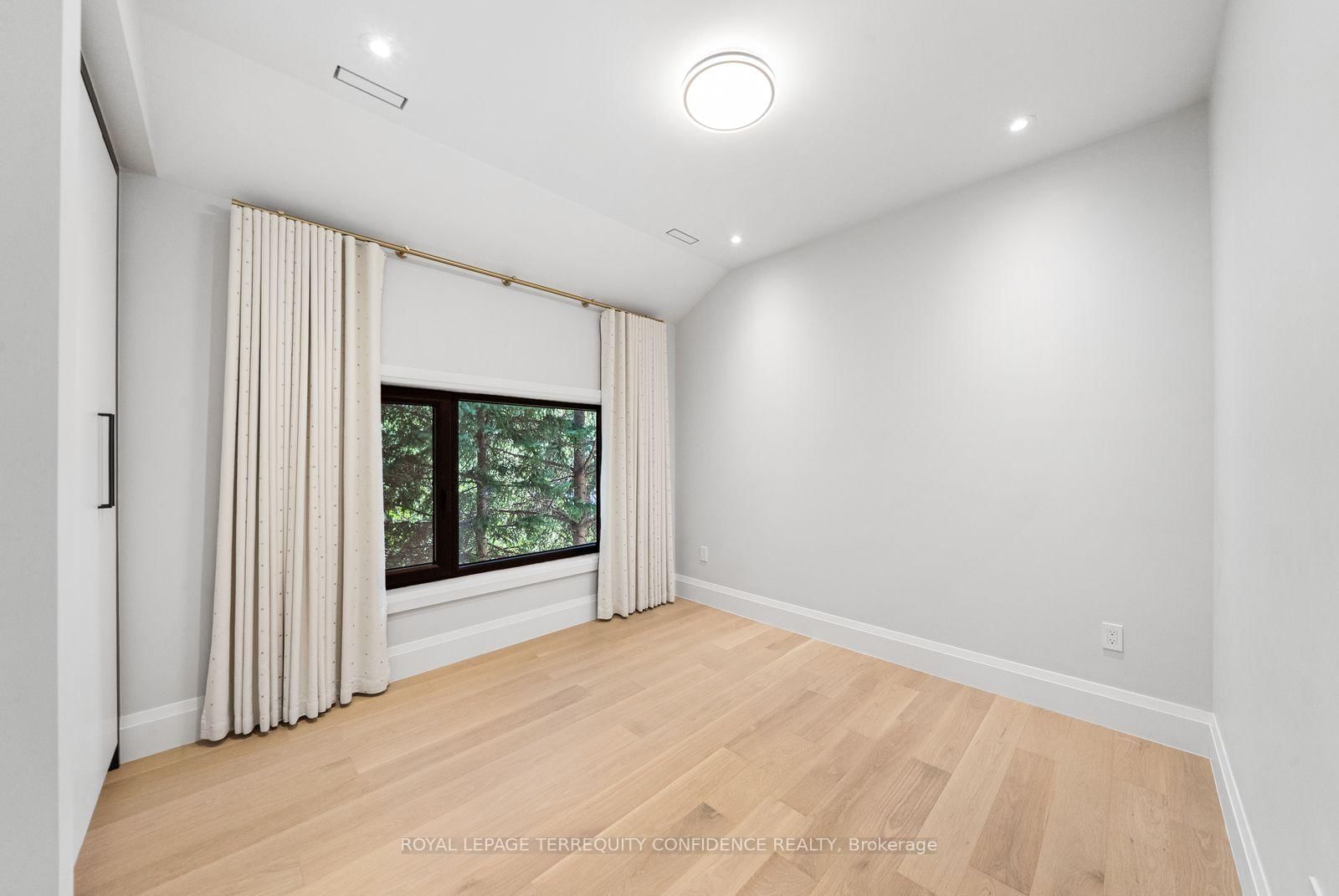 333 Horsham Avenue • Toronto, ON photo 26