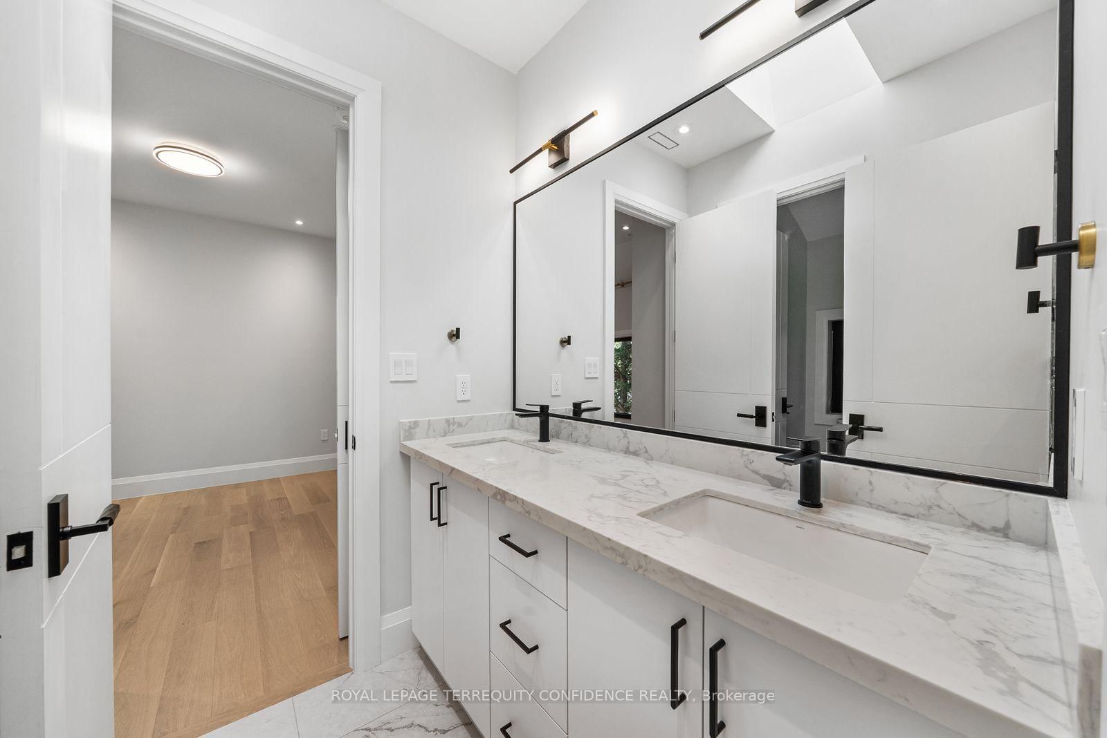333 Horsham Avenue • Toronto, ON photo 27