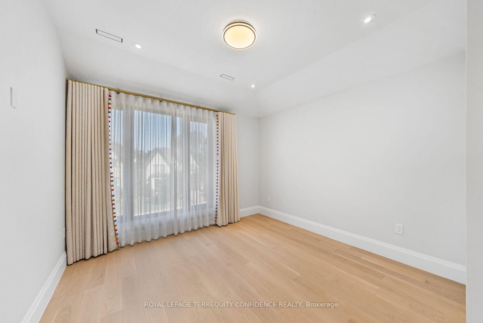 333 Horsham Avenue • Toronto, ON photo 28