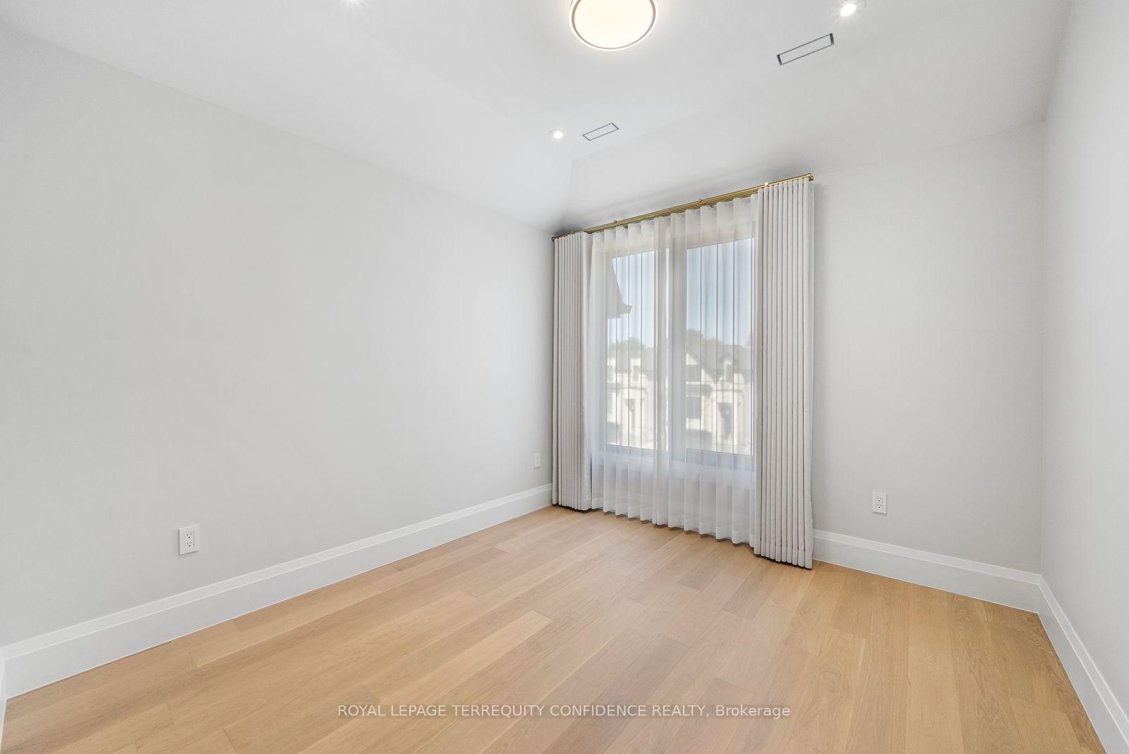 333 Horsham Avenue • Toronto, ON photo 30