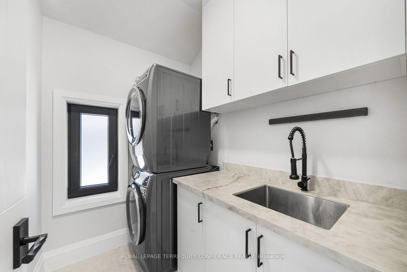 333 Horsham Avenue • Toronto, ON photo 32