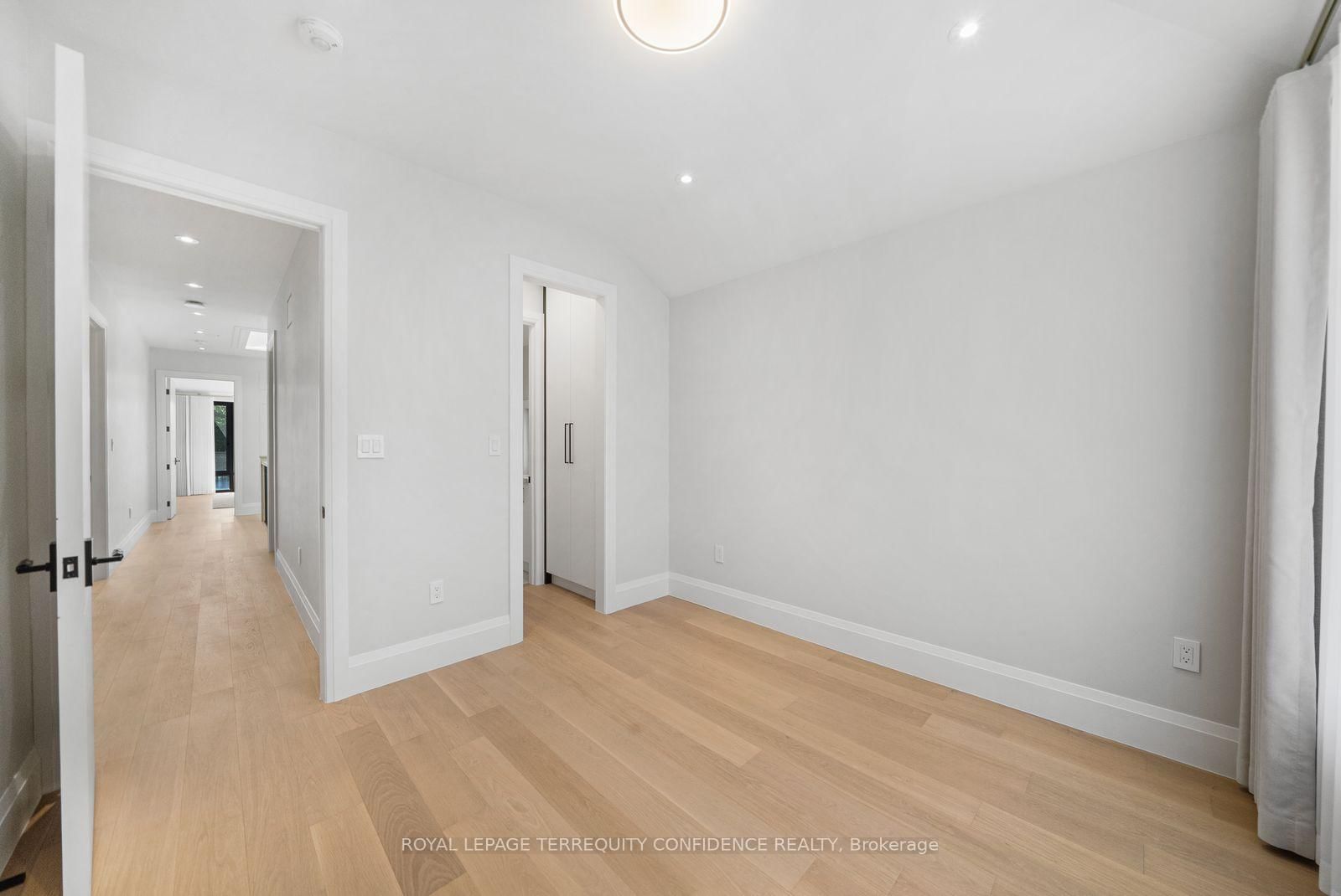 333 Horsham Avenue • Toronto, ON photo 34