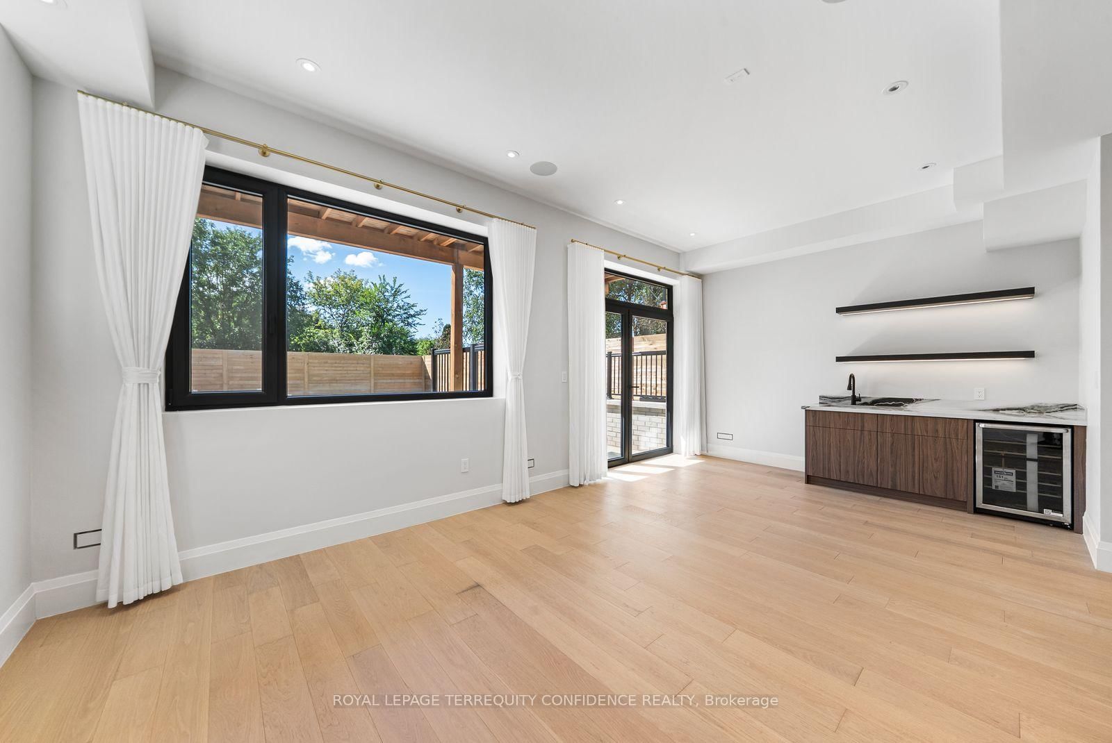 333 Horsham Avenue • Toronto, ON photo 36