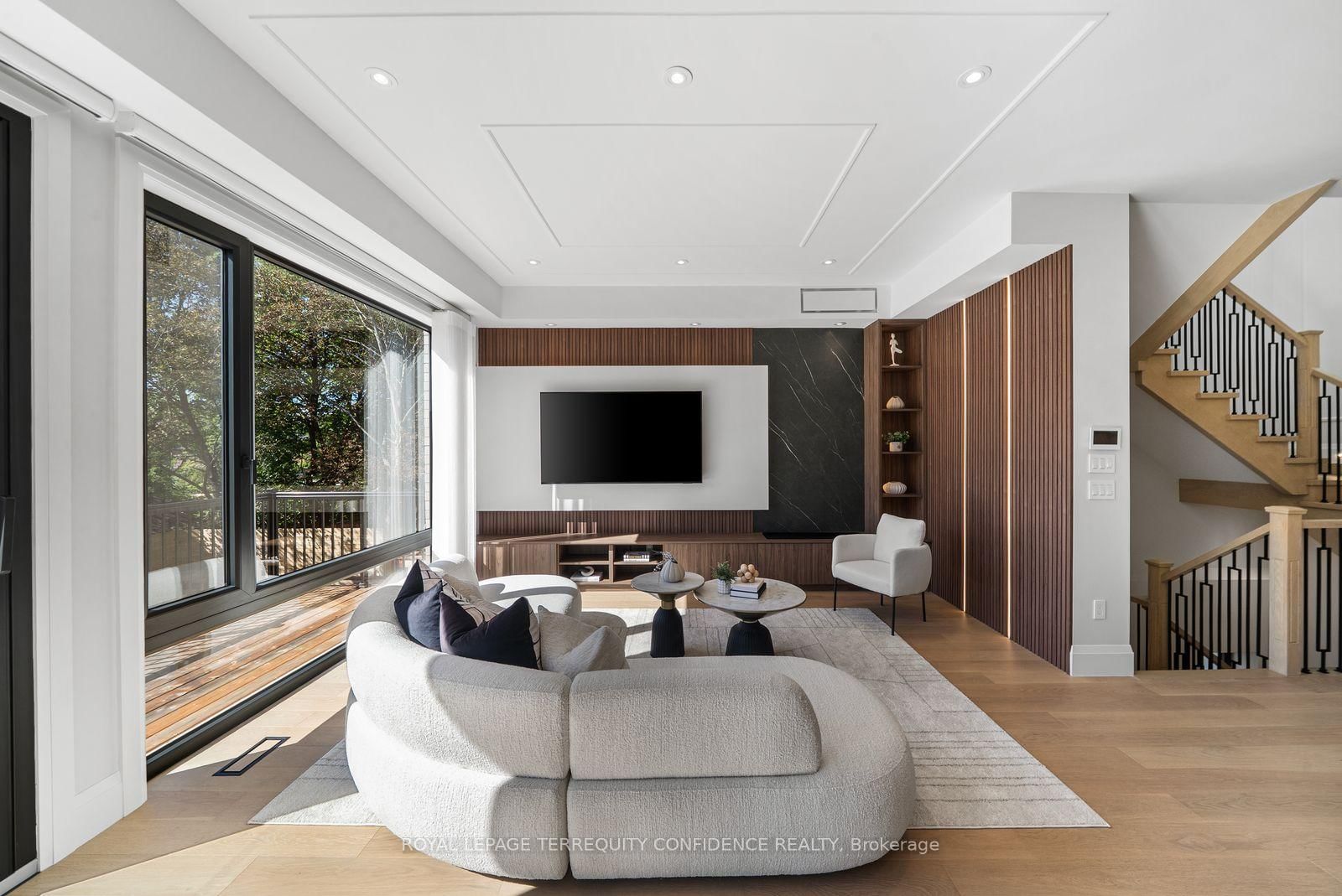 333 Horsham Avenue • Toronto, ON photo 9