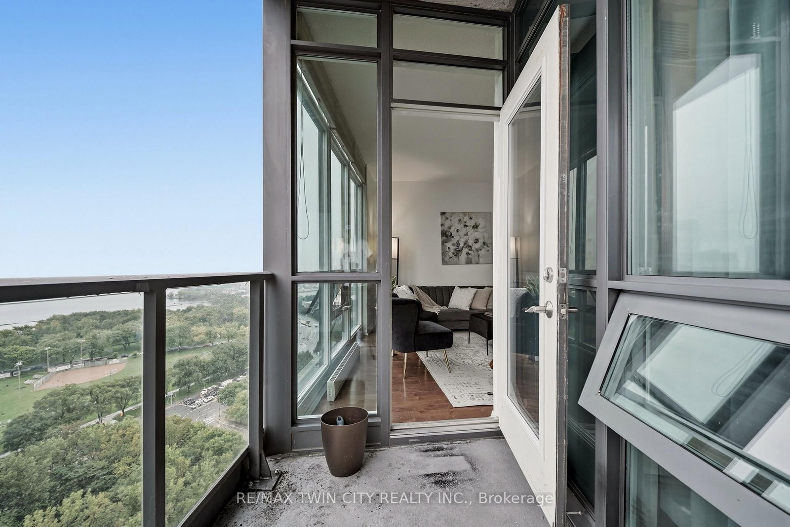 231 Fort York Boulevard • #2502 • Toronto, ON photo 18