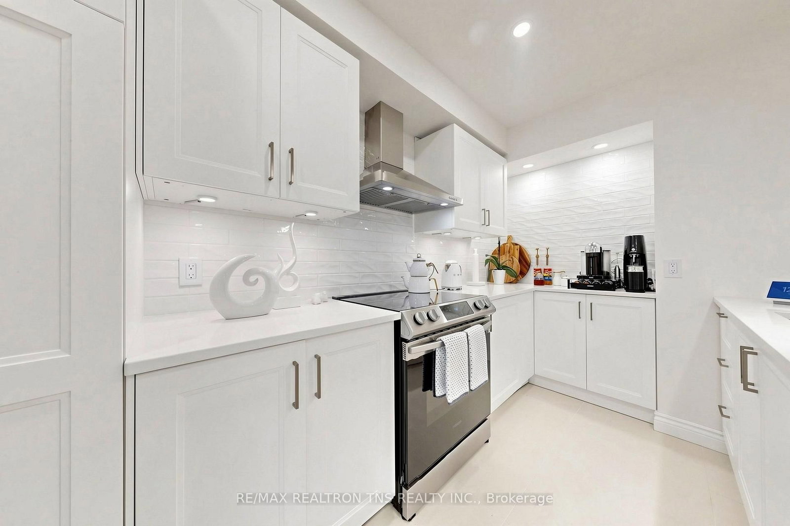 136 Glenvale Boulevard • Toronto, ON photo 17