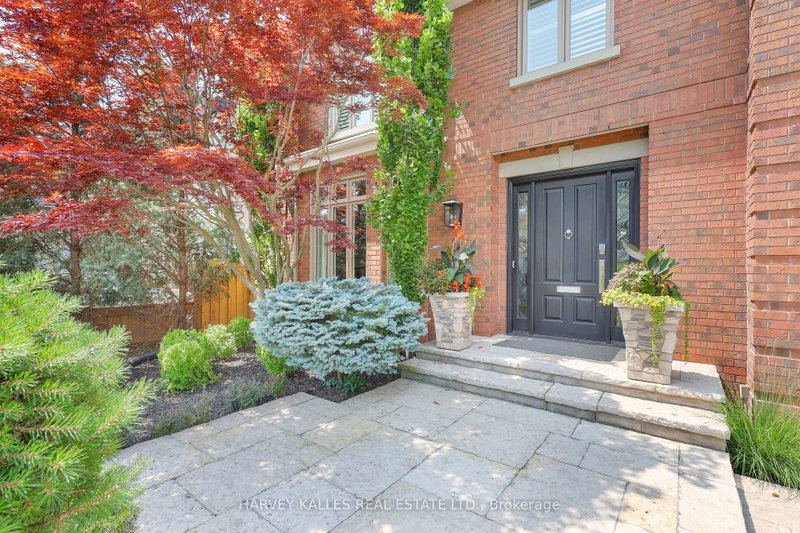 254 Yonge Boulevard