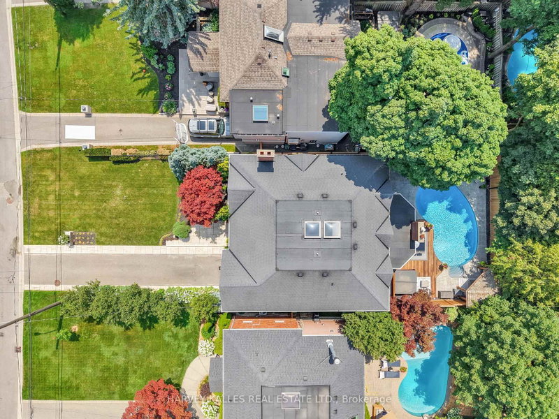 254 Yonge Boulevard