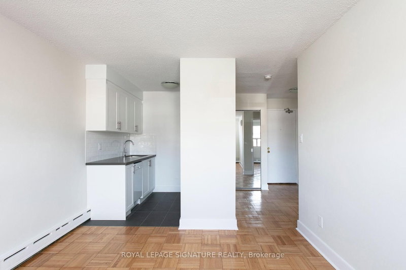 205 - 990 Avenue Road