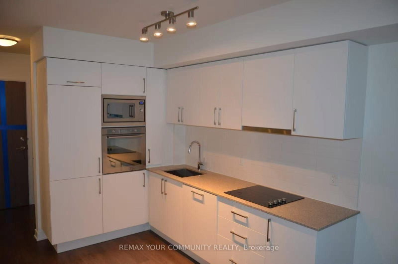 622E - 576 Front Street W