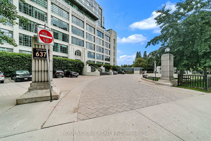409 - 637 Lake Shore Boulevard W