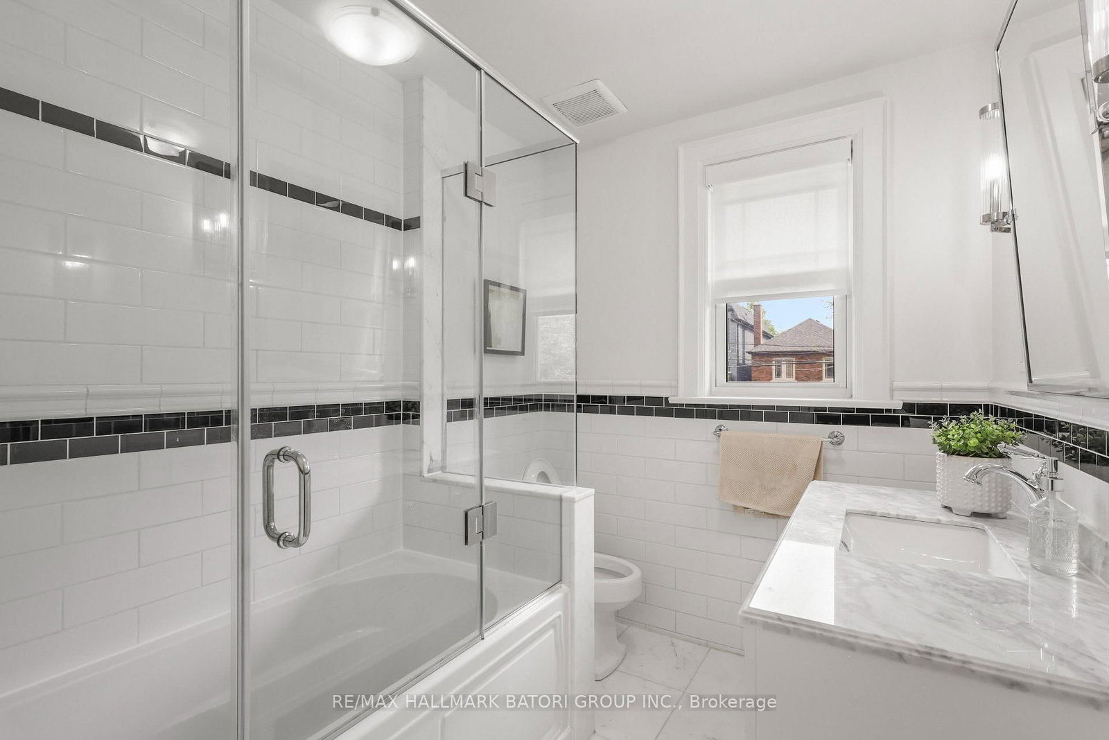 166 Old Orchard Grove • Toronto, ON photo 18