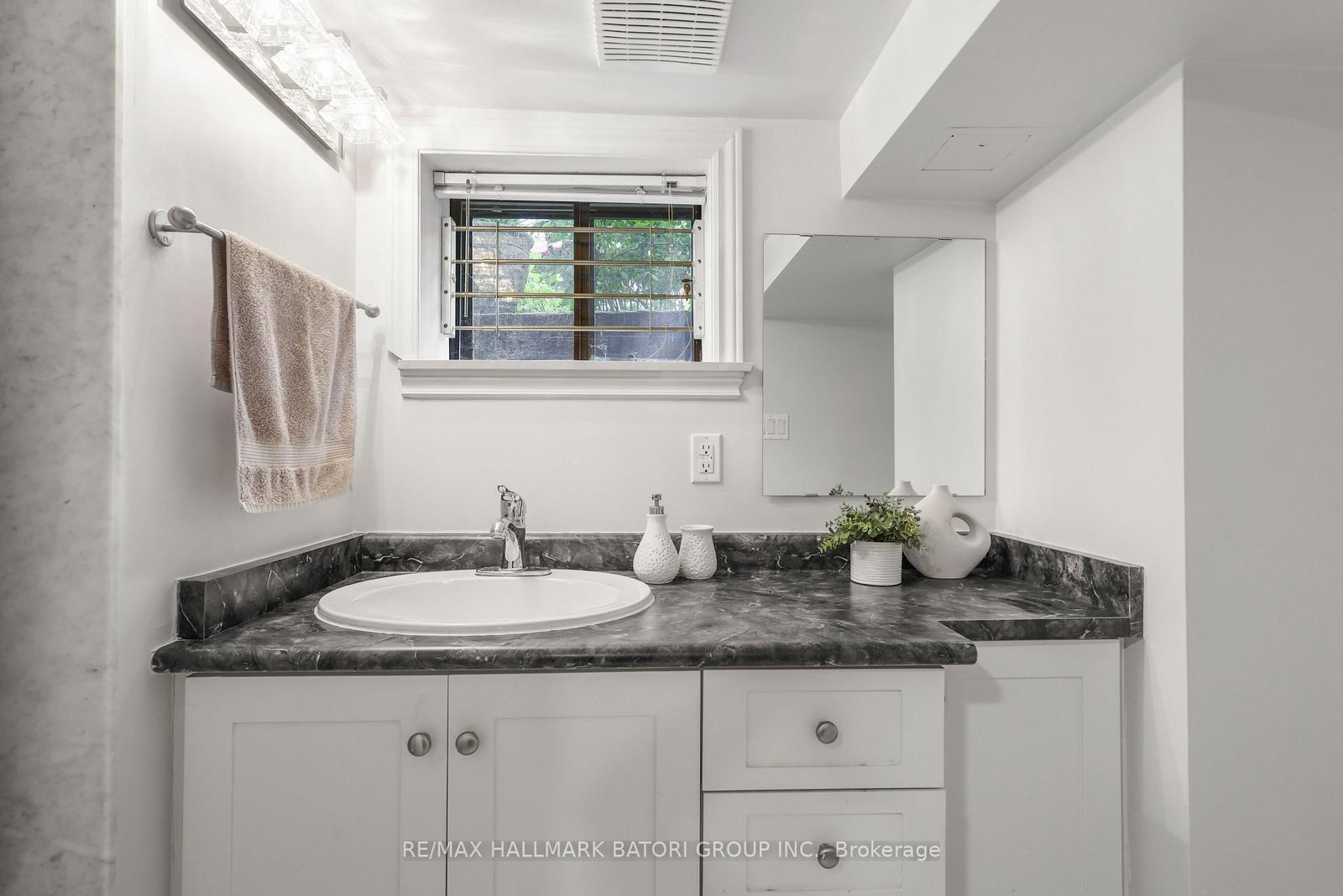 166 Old Orchard Grove • Toronto, ON photo 24