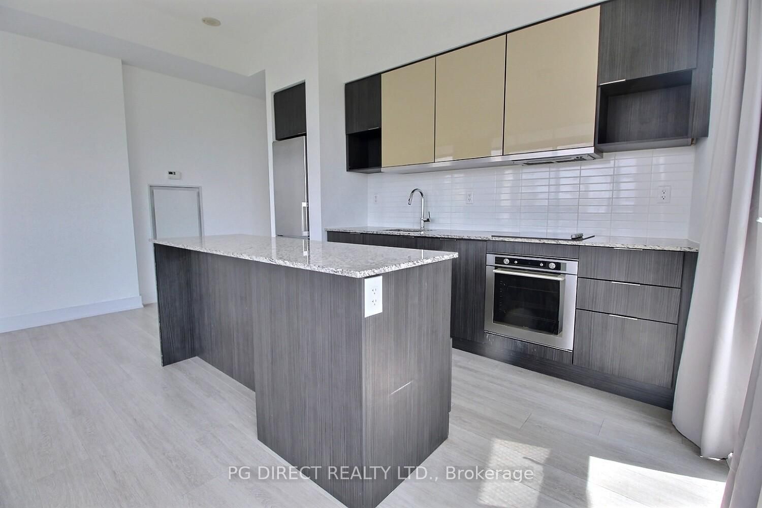 99 The Donway W • #403 • Toronto, ON photo 8
