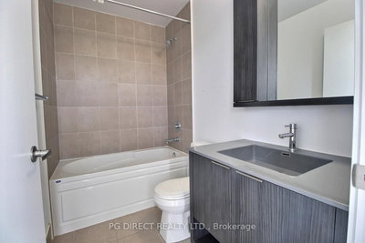 99 The Donway W • #403 • Toronto, ON photo 9