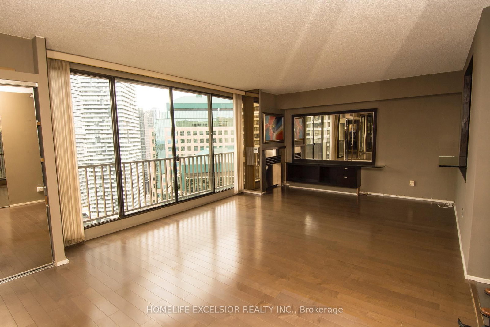 3227 - 33 Harbour Square, Toronto 4