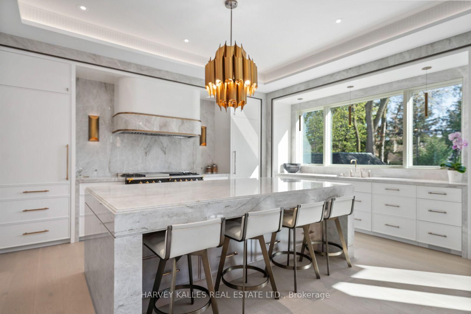 117 Yonge Boulevard • Toronto, ON photo 10