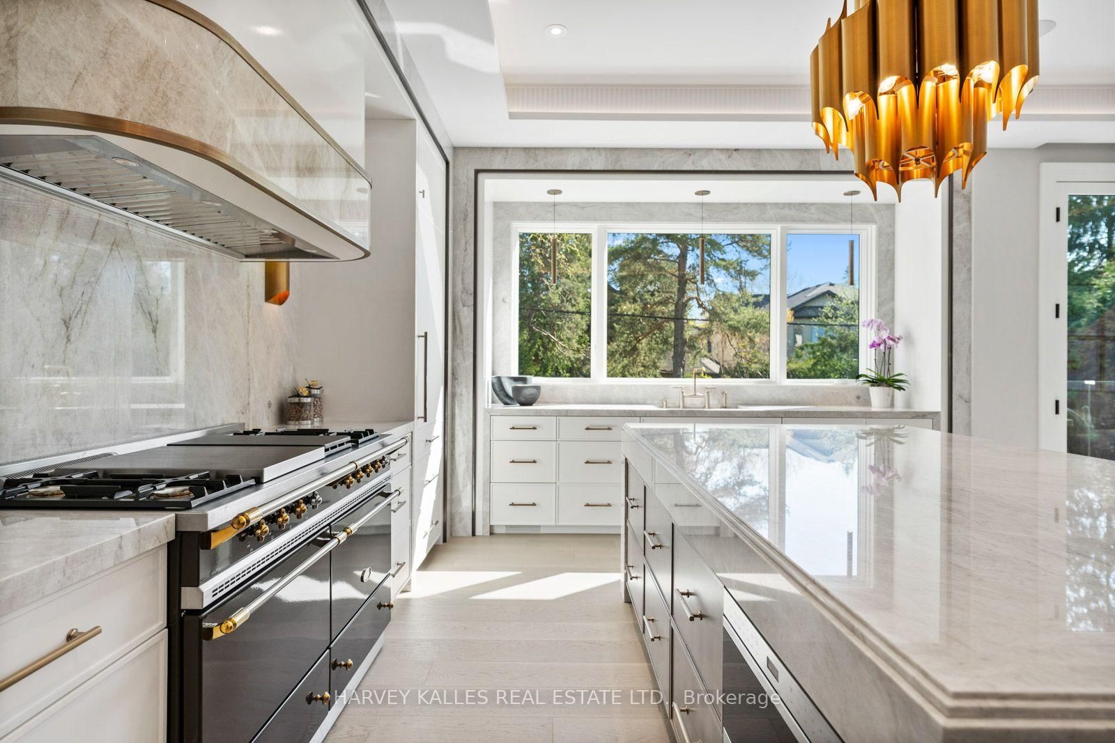 117 Yonge Boulevard • Toronto, ON photo 11