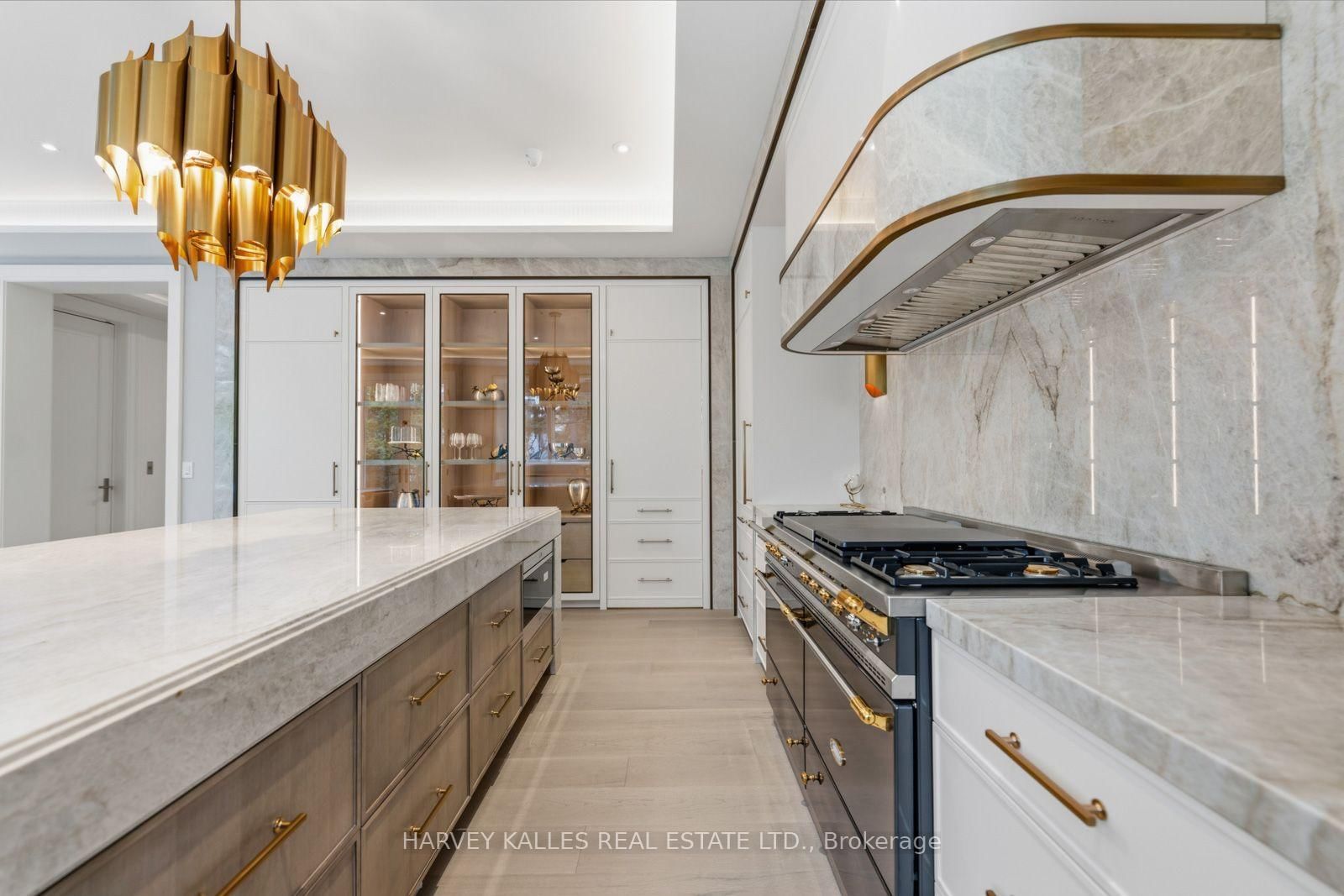117 Yonge Boulevard • Toronto, ON photo 13