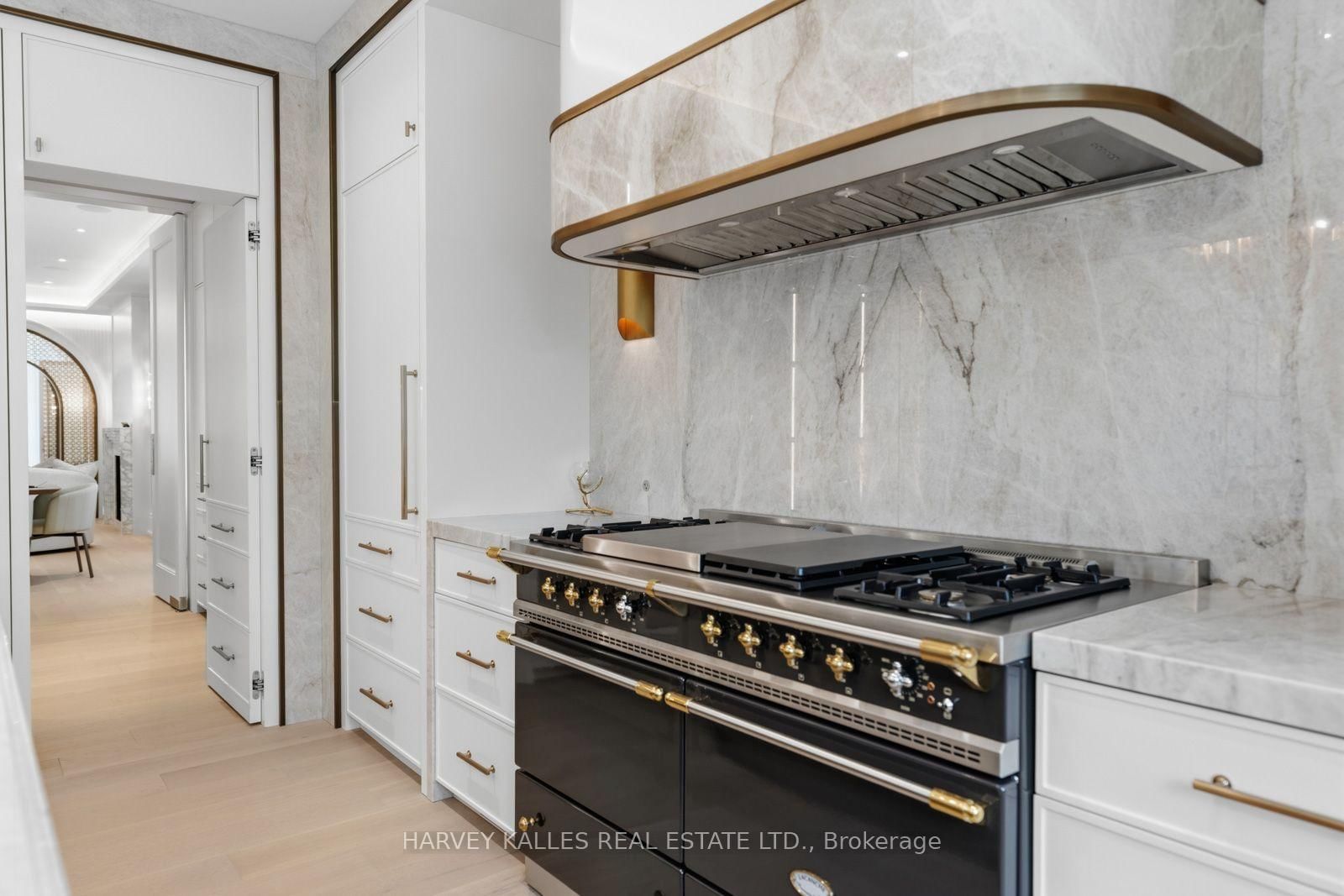 117 Yonge Boulevard • Toronto, ON photo 14