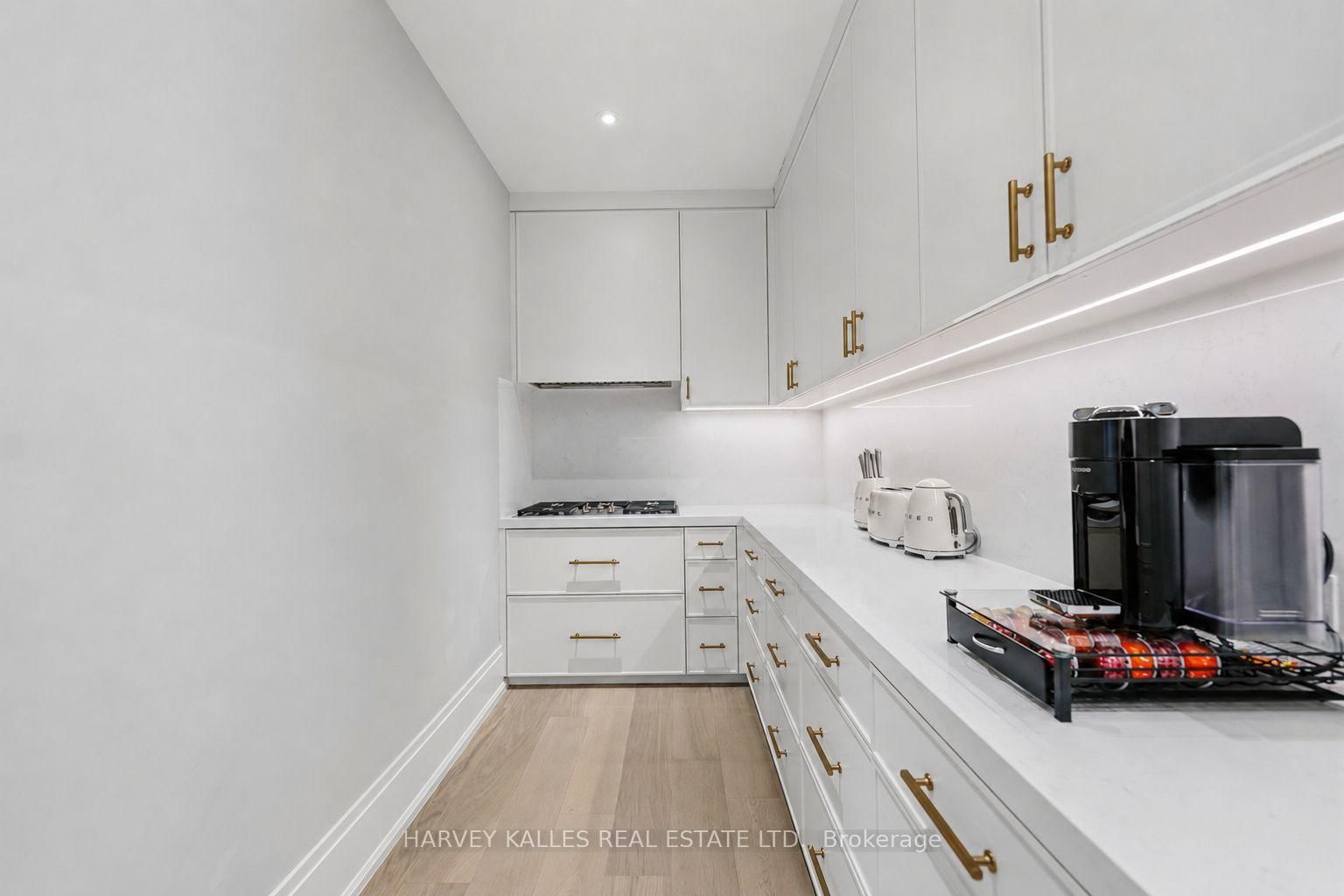 117 Yonge Boulevard • Toronto, ON photo 16