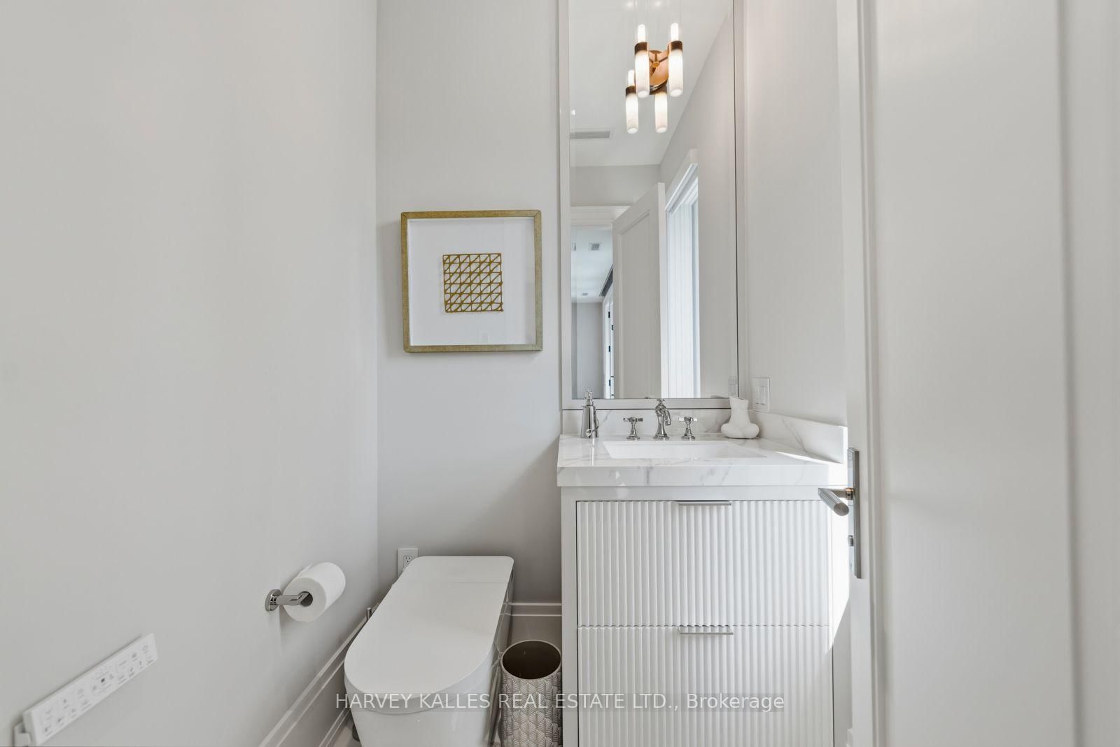 117 Yonge Boulevard • Toronto, ON photo 24