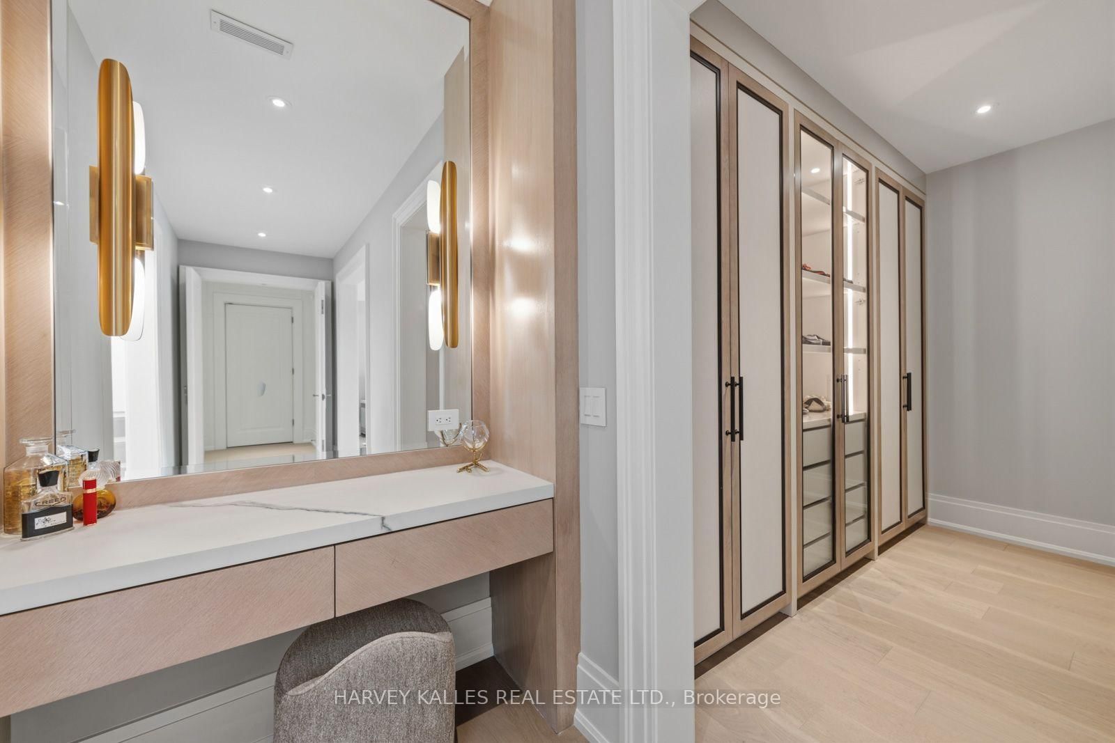 117 Yonge Boulevard • Toronto, ON photo 27