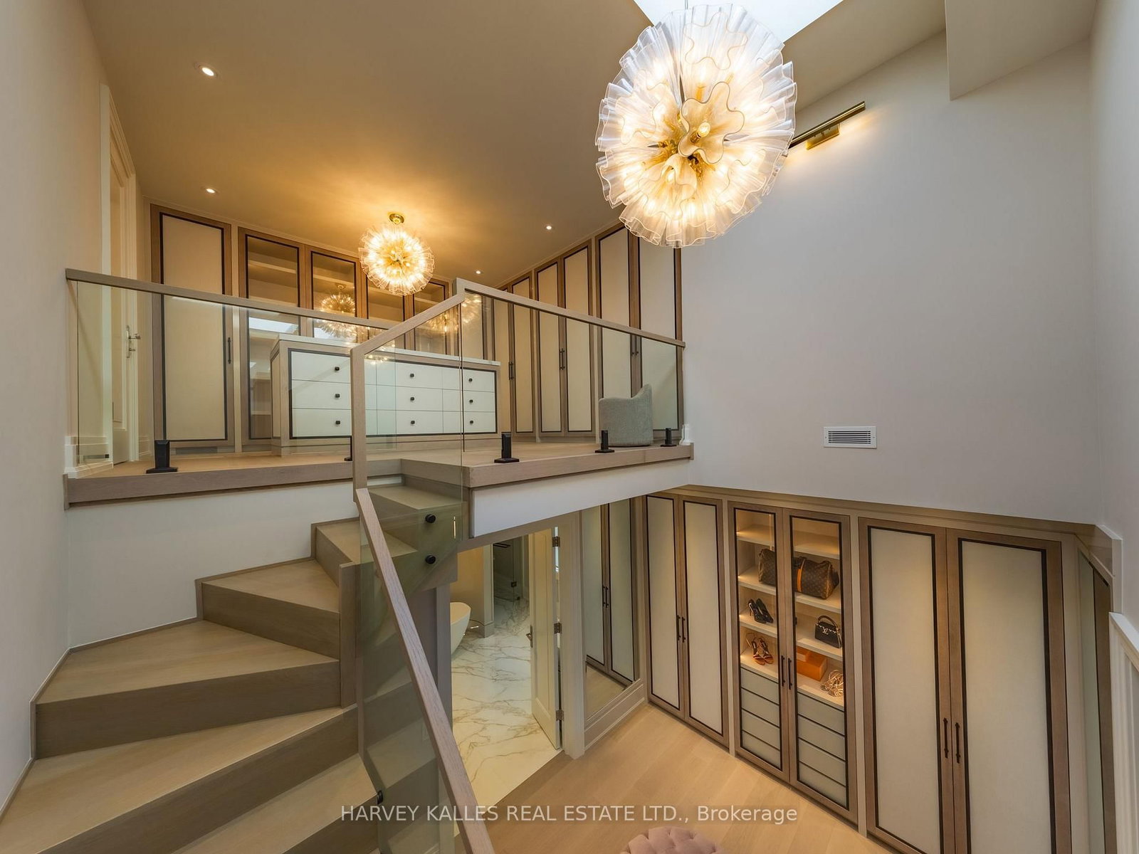 117 Yonge Boulevard • Toronto, ON photo 29