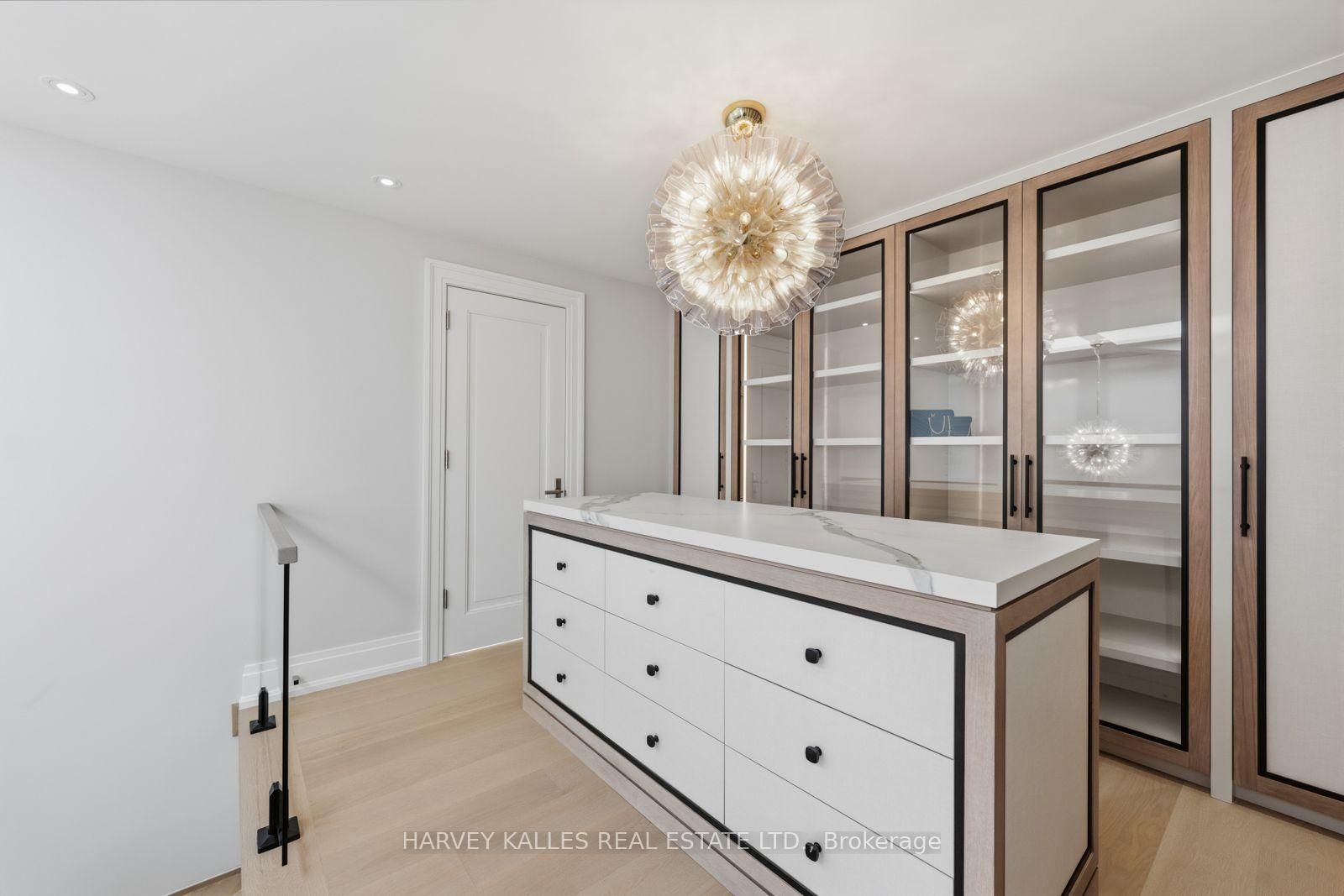 117 Yonge Boulevard • Toronto, ON photo 33