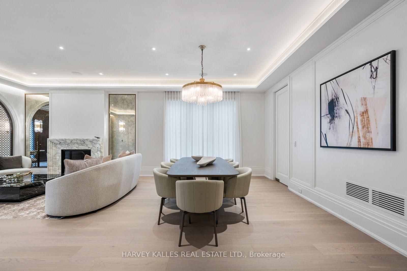 117 Yonge Boulevard • Toronto, ON photo 5