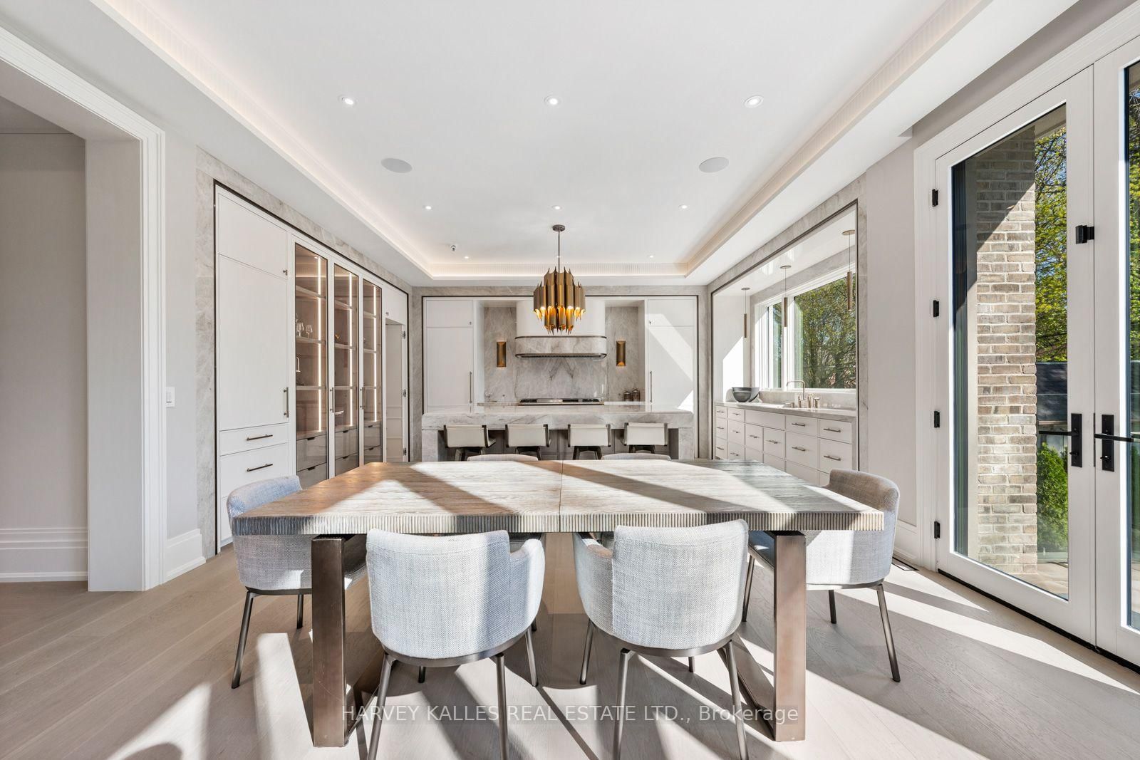 117 Yonge Boulevard • Toronto, ON photo 9