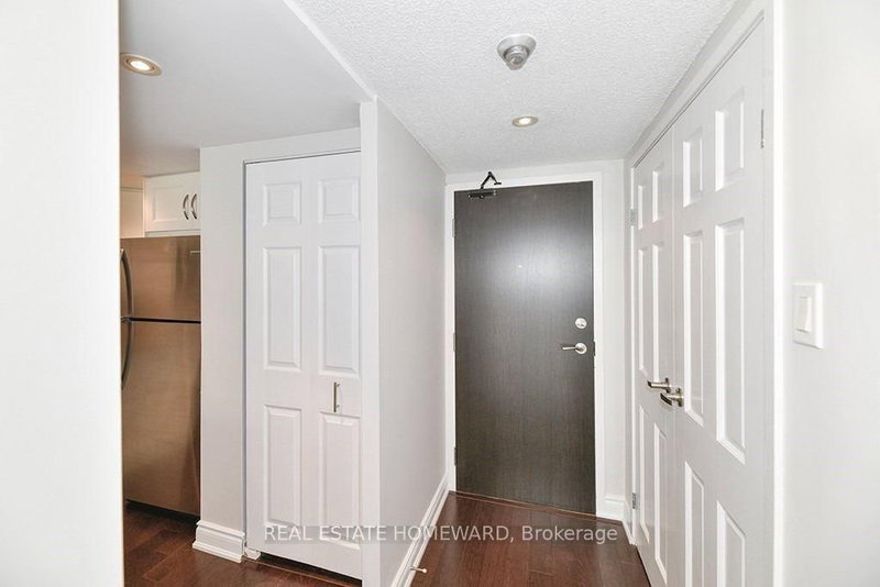 402 - 15 Maitland Place