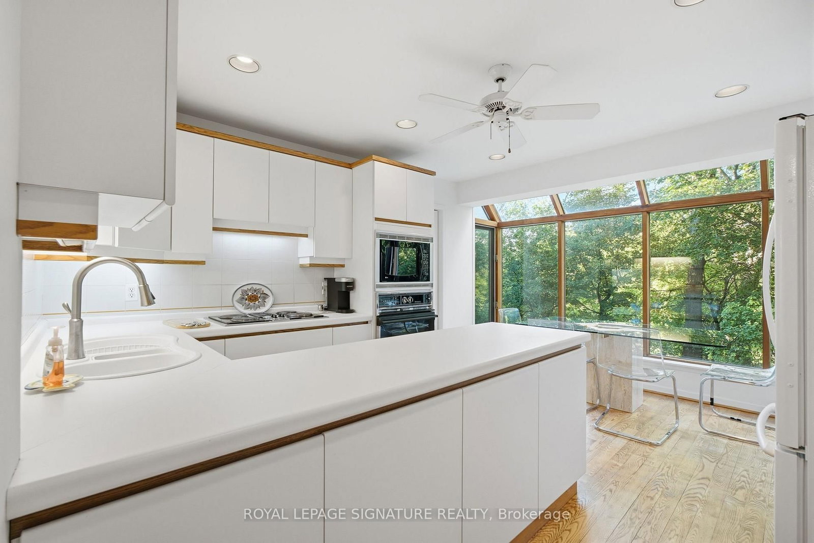 20 Wellesbourne Crescent • Toronto, ON photo 11