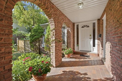 20 Wellesbourne Crescent, Toronto, ON, photo 2