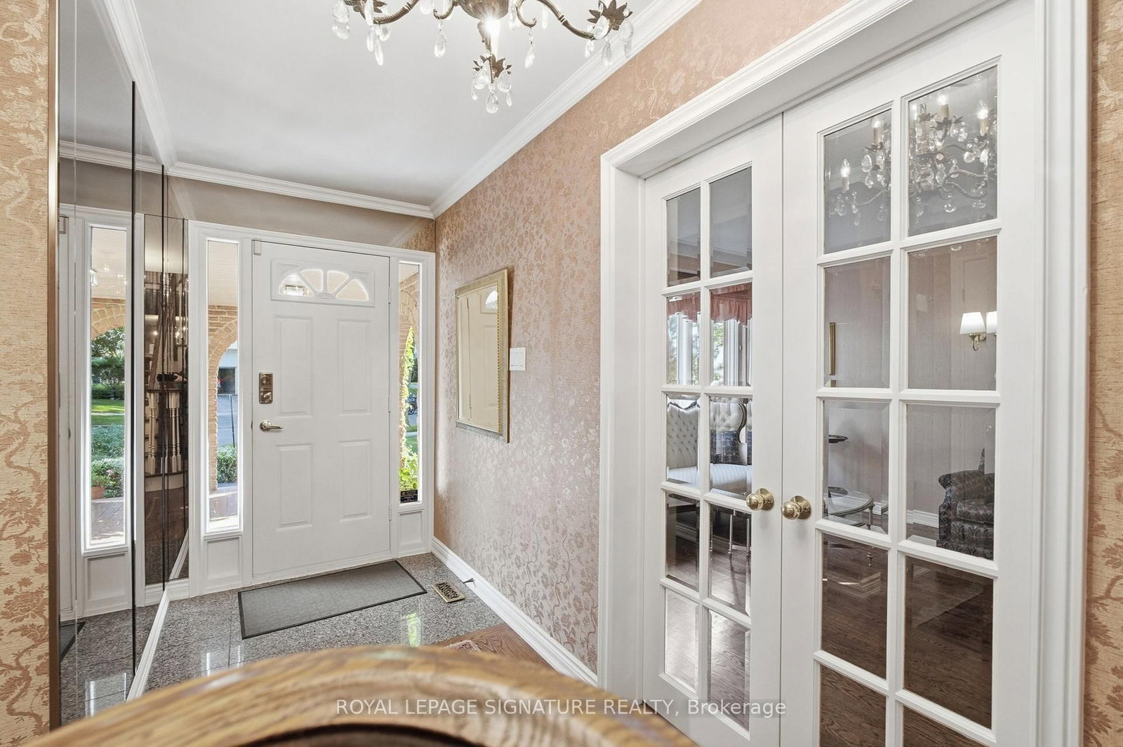 20 Wellesbourne Crescent • Toronto, ON photo 3