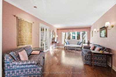 20 Wellesbourne Crescent • Toronto, ON photo 6